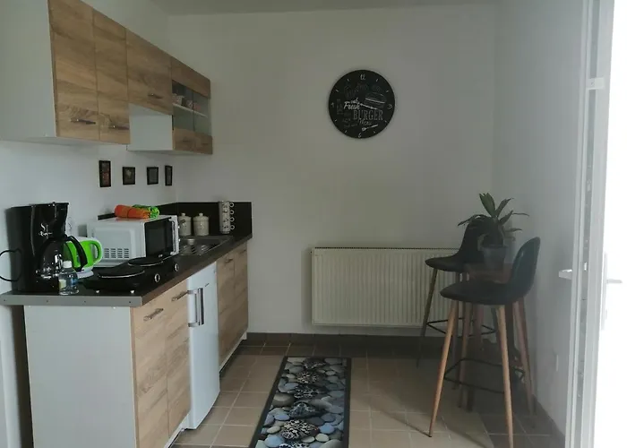 Zoeldhaz Maganszallas Lägenhet
